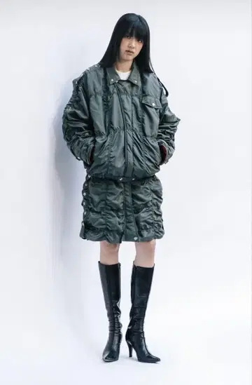 올리브 그린 루즈핏 점퍼