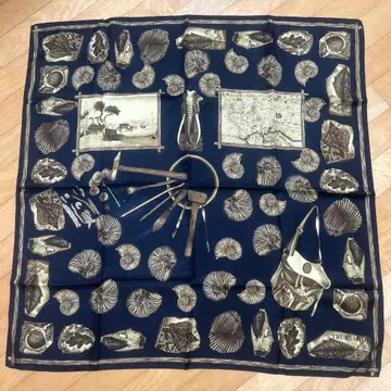 트루사르디 스카프 실크 100% 이탈리아제 새상품