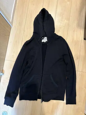 유니클로 더블 지퍼 후드티 블랙 짧은 기장