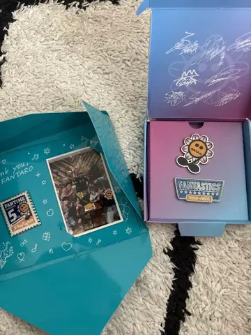 FANTASTICS 5주년 배지