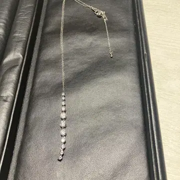 실버색 목걸이