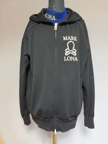 MARK LONA 블랙 후드티