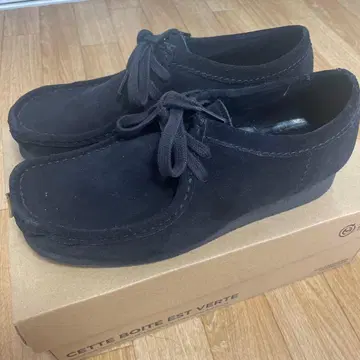 Clarks 왈라비 가격 인하 가능