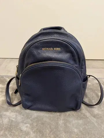 MICHAEL KORS 네이비 가죽 백팩