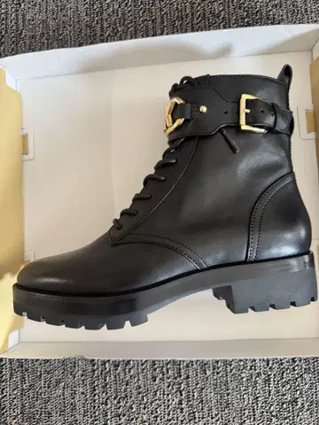 MICHAEL KORS 블랙 부츠 골드 버클