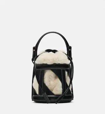 ZARA 버킷형 가죽 숄더백
