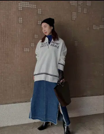 AMERI MARROW EMBELLISH SWEAT TOP