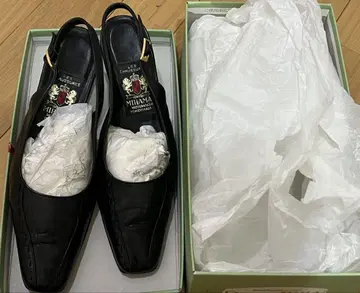 MIHAMA 블랙 펌프스 버클 타입