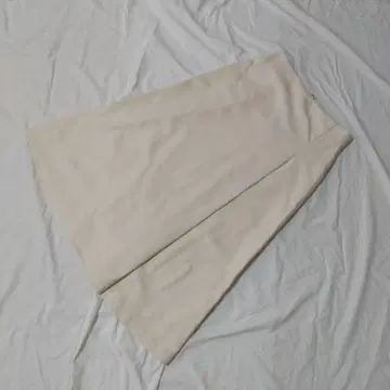 유나이티드 애로우즈 턱 플레어 스커트