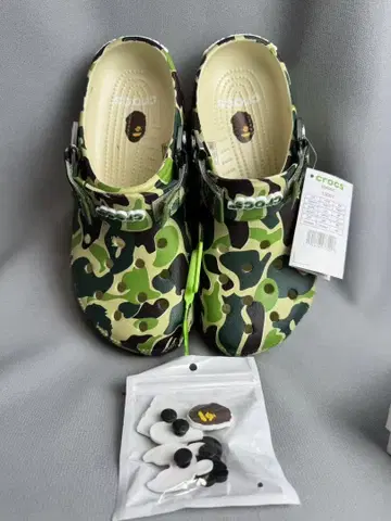 [ 미사용품 ] Crocs 카모플라쥬 샌들 참 포함