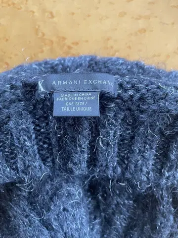 Armani Exchange 케이블 짜임 니트 모자 원사이즈
