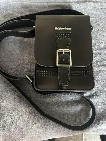 닥터 마틴 블랙 숄더백 크로스바디백