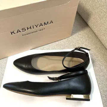 KASHIYAMA 블랙 스트랩 펌프스 22.5cm