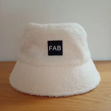 와펜 보아 버킷 햇 White