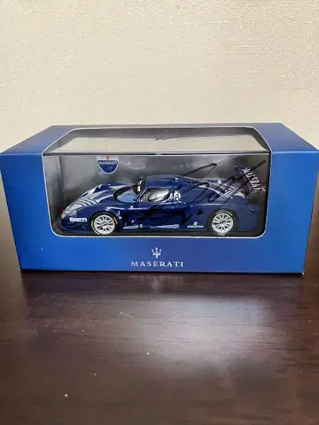 IXO 1/43 Maserati MC12 Presentation 2004
