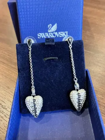 SWAROVSKI 스와로브스키 귀걸이 [양쪽 귀용] 하트 스티치 리버서블