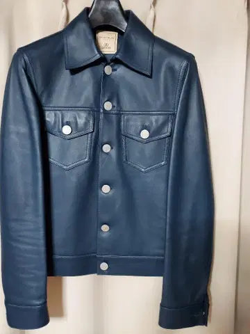 파랑 가죽 자켓 버튼 프론트