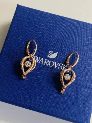 스와로브스키 Swarovski INTO THE SKY 귀걸이