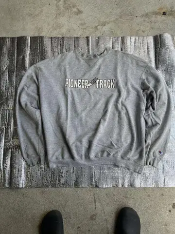 Champion / PIONEER TRACK 그레이 맨투맨