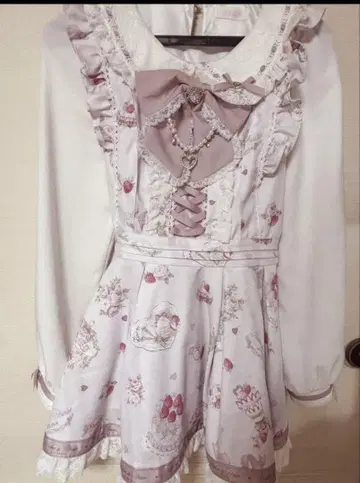 LIZ LISA Salon de Fraise 패턴 셋업