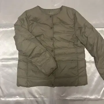 무인양품 경량 다운 노카라 자켓 색상 토프 사이즈 L 약간의 얼룩 있음