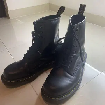 1460 8홀 부츠 블랙