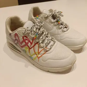 Skechers 컬러풀 하트 스니커즈