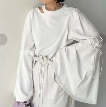 mici 플레어 슬리브 T셔츠 화이트