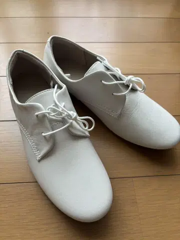 무인양품 가죽 신발 화이트 23.5cm