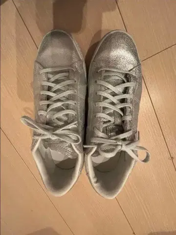 주말 가격 인하 오니츠카타이거 타이거 실버 글로컷 스니커즈