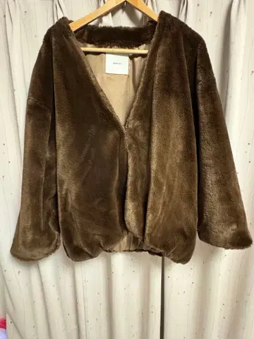 [ 새상품급 ] AVAN LILY 인조 모피 자켓 브라운 고급 아우터
