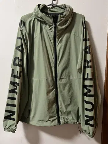 NUMERALS 후드 부착 나일론 자켓 올리브 그린