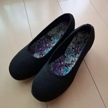 블랙 플랫슈즈 꽃무늬 내부