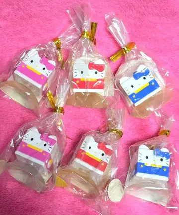 헬로키티 HELLO KITTY 큐브형 마스코트 흡착판 포함 완전 사각