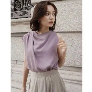 라벤더 드레이프 슬리브리스 상의