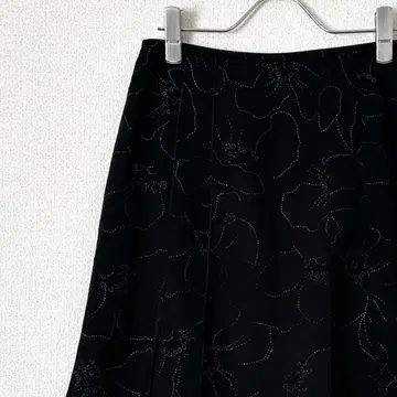 23구 미디 스커트 플레어 꽃무늬 올 패턴 비대칭 안감 부착