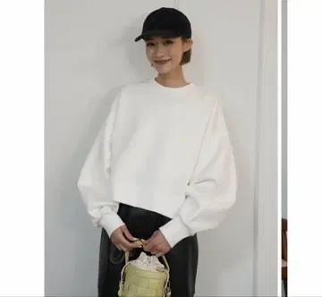 ellie 엘리 볼륨 슬리브 맨투맨 화이트