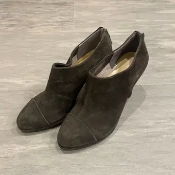 브라운 계열 스웨이드 하이힐 카리노