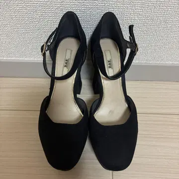 블랙 앵클 스트랩 하이힐