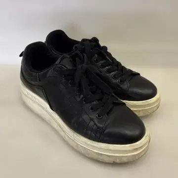 ZARA 블랙 플랫폼 스니커즈