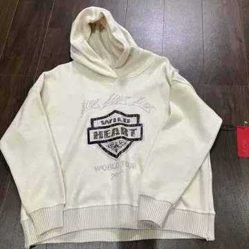 택 포함 새상품 와일드 하트 후드티 크림색