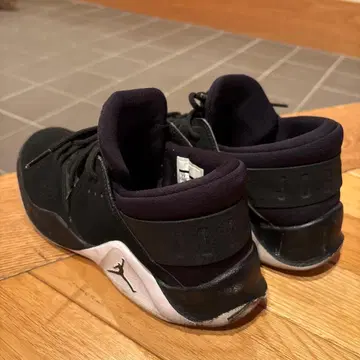 Jordan 블랙 스니커즈