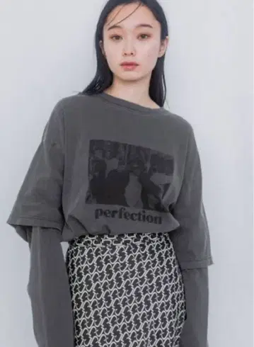 jeanasis 레이어드 그래픽 프린트 롱 TEE