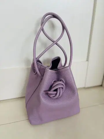 라벤더 가죽 버킷 백