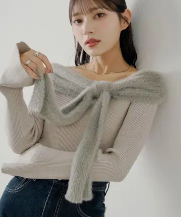 샤기 리본 오프숄더 니트 그레이 Chico 치코