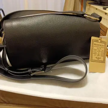 BEARDSLEY 블랙 가죽 숄더백, (택 포함) 미사용 새상품