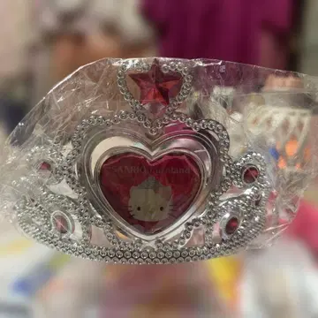 산리오 퓨로랜드 하트형 티아라