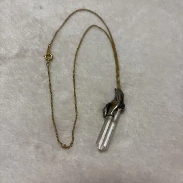 수정과 돌고래 목걸이