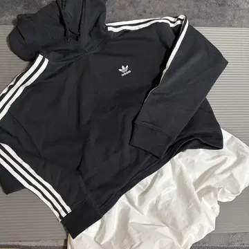 24시간 이내 발송 adidas 아디다스 블랙 크롭 후드티 M