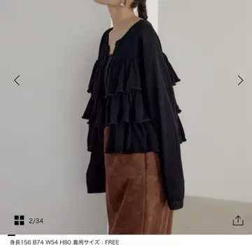 이번 시즌 EMMEL REFINES 티어드 프릴 2WAY 니트